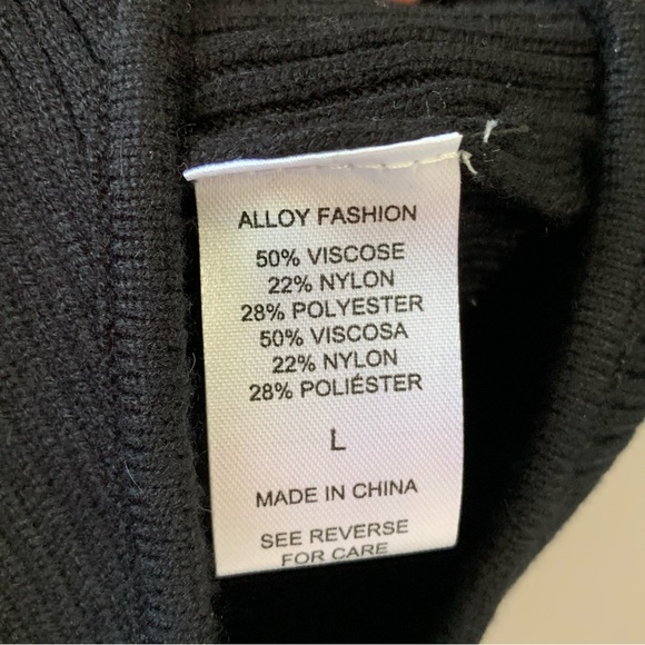 Alloy Apparel black‎ ribbed cap sleeve bodysuit with gold snap up bust. Size L - Picture 12 of 13